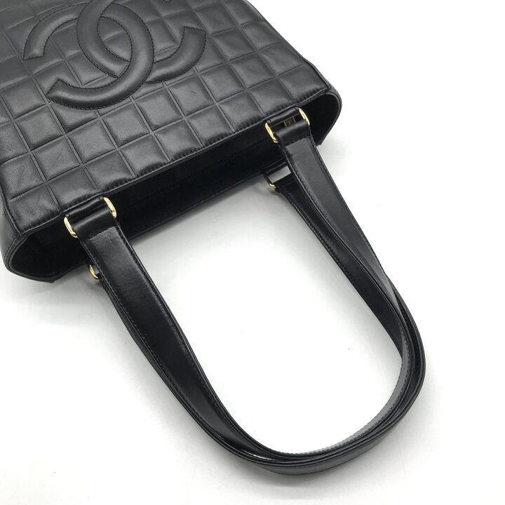 Chanel CC Logo Choco Bar Lambskin Tote Bag Black — view 7