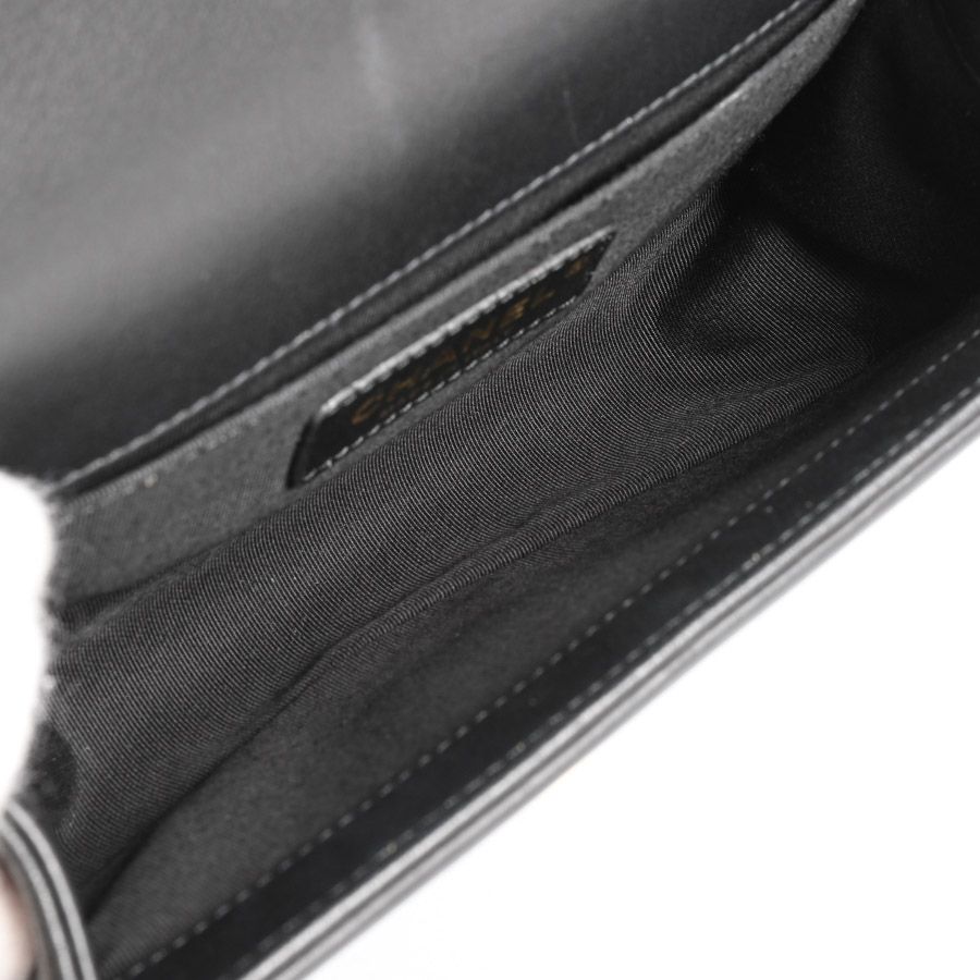 Chanel Shoulder Bag Boy Small — view 4