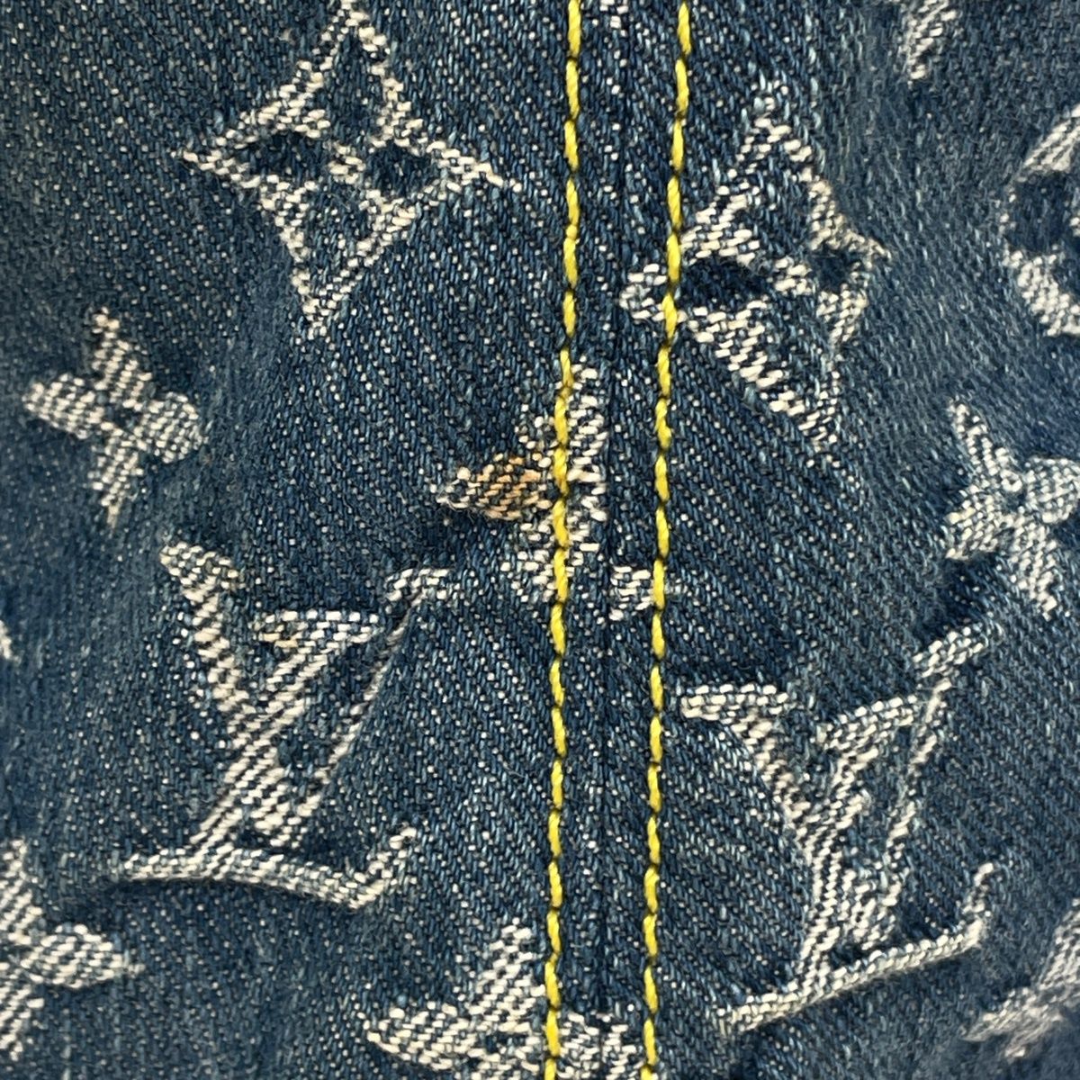 Louis Vuitton Baggy GM Shoulder Bag Monogram Denim Blue — view 4