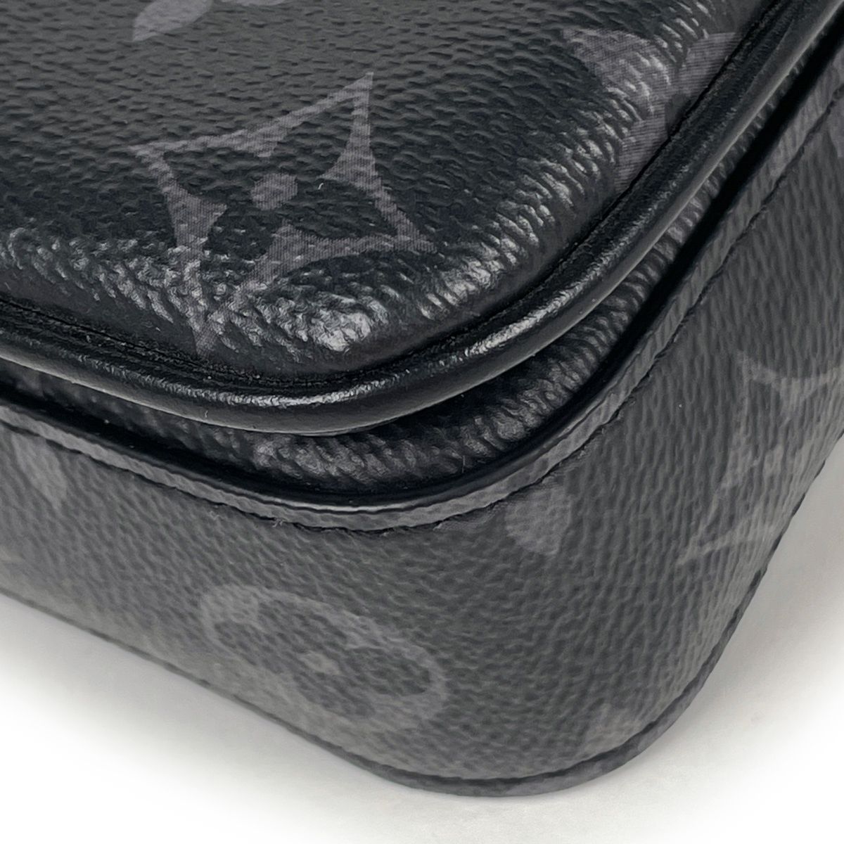 Louis Vuitton S Lock Vertical Wearable Wallet Shoulder Bag Monogram Eclipse — view 3