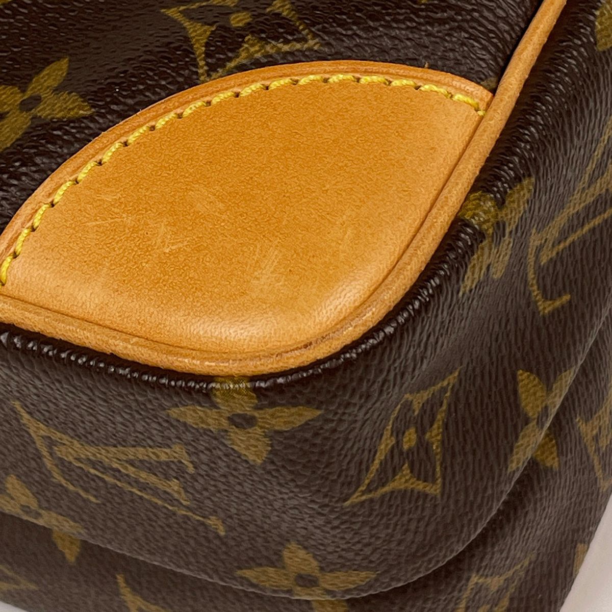 Louis Vuitton Amazon Shoulder Bag Monogram Brown — view 3