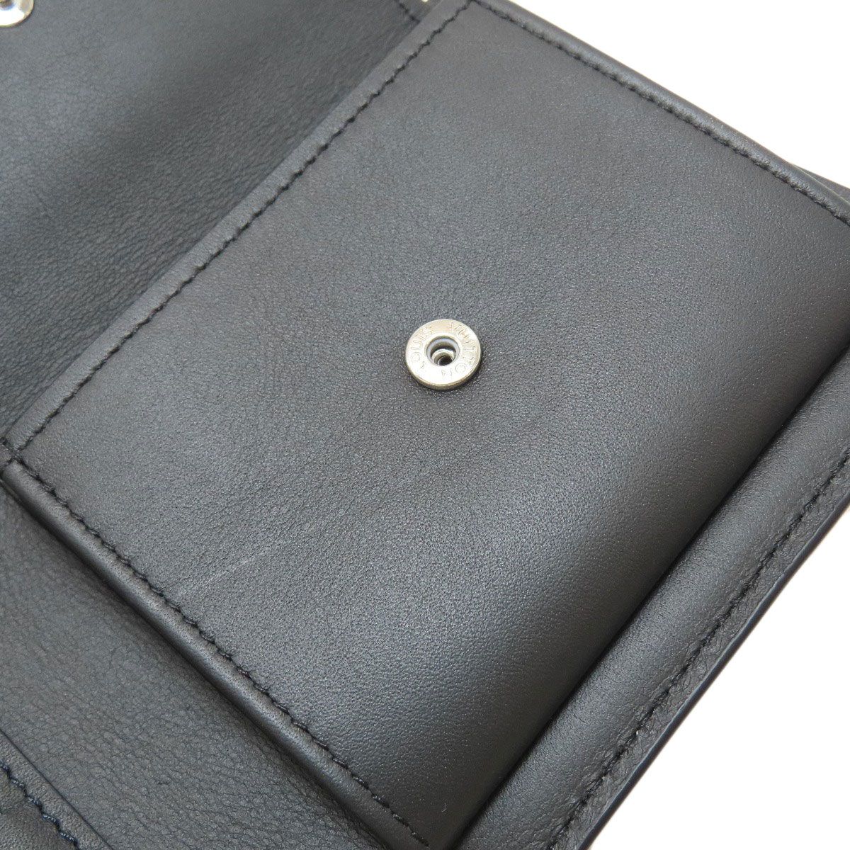 Louis Vuitton Portefeuille Marco Aerogram Bifold Wallet Calfskin — view 8