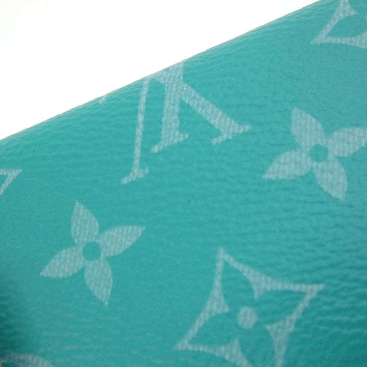 Louis Vuitton Taigarama Discovery Compact Wallet — view 4