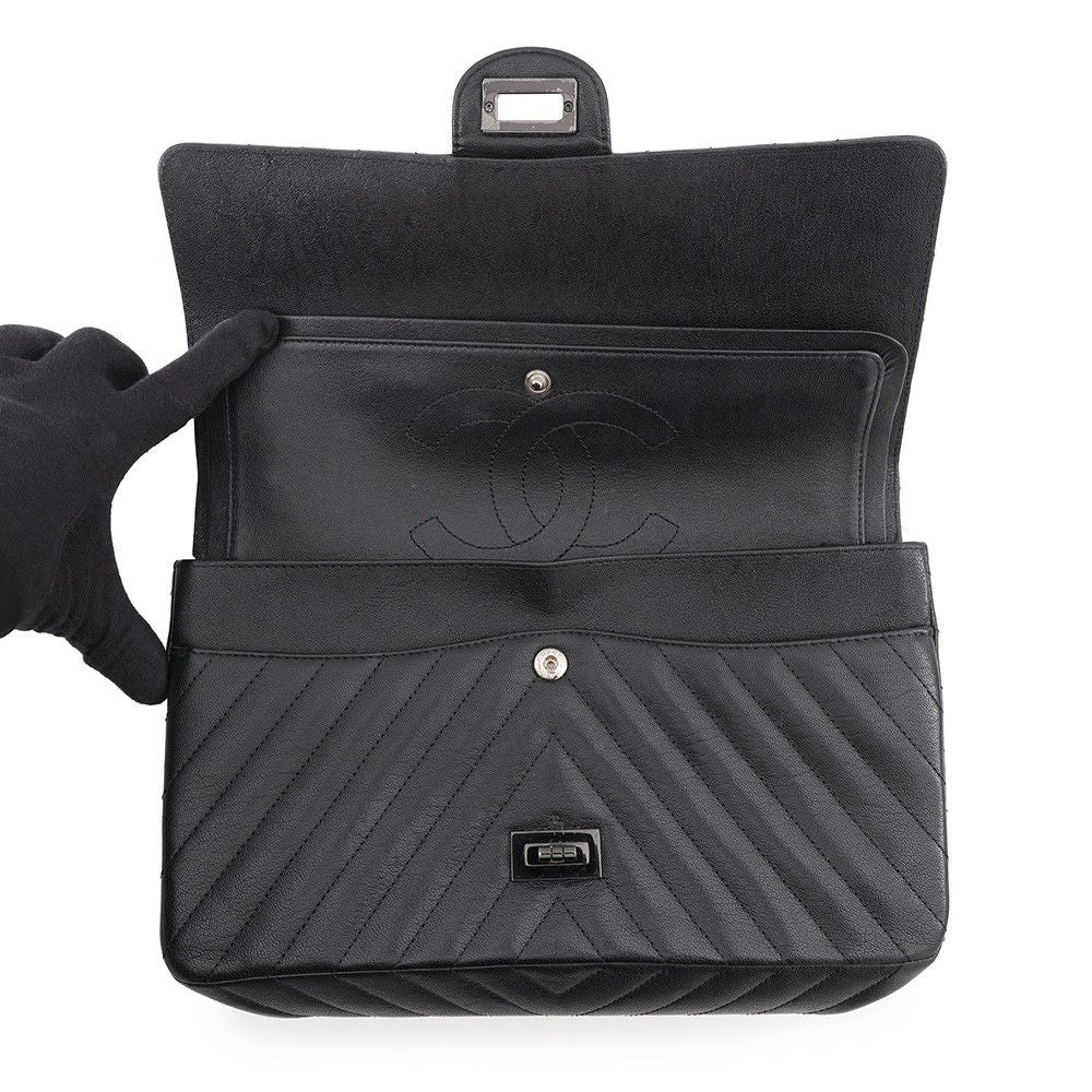 Chanel Chain Shoulder Bag 2.55 Chevron Aged Calfskin Black — view 6