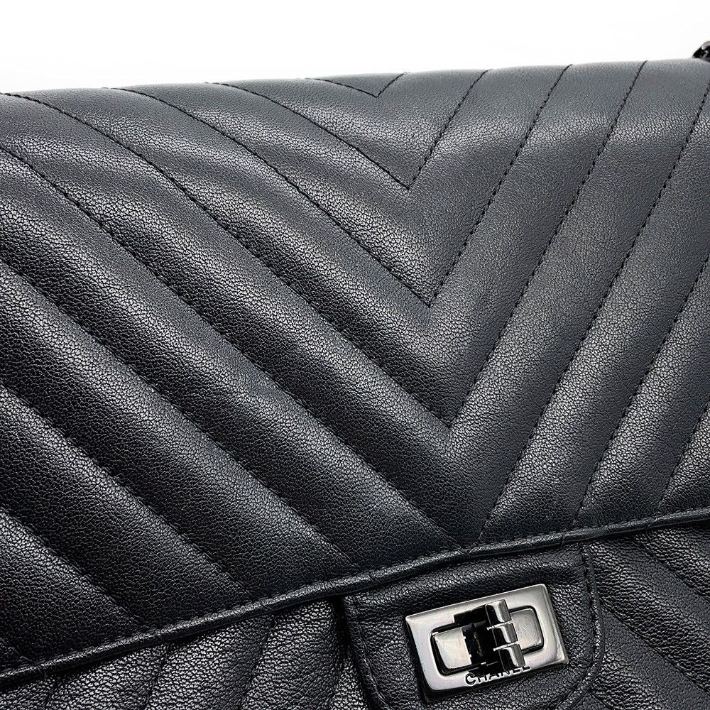 Chanel Chain Shoulder Bag 2.55 Chevron Aged Calfskin Black — view 8