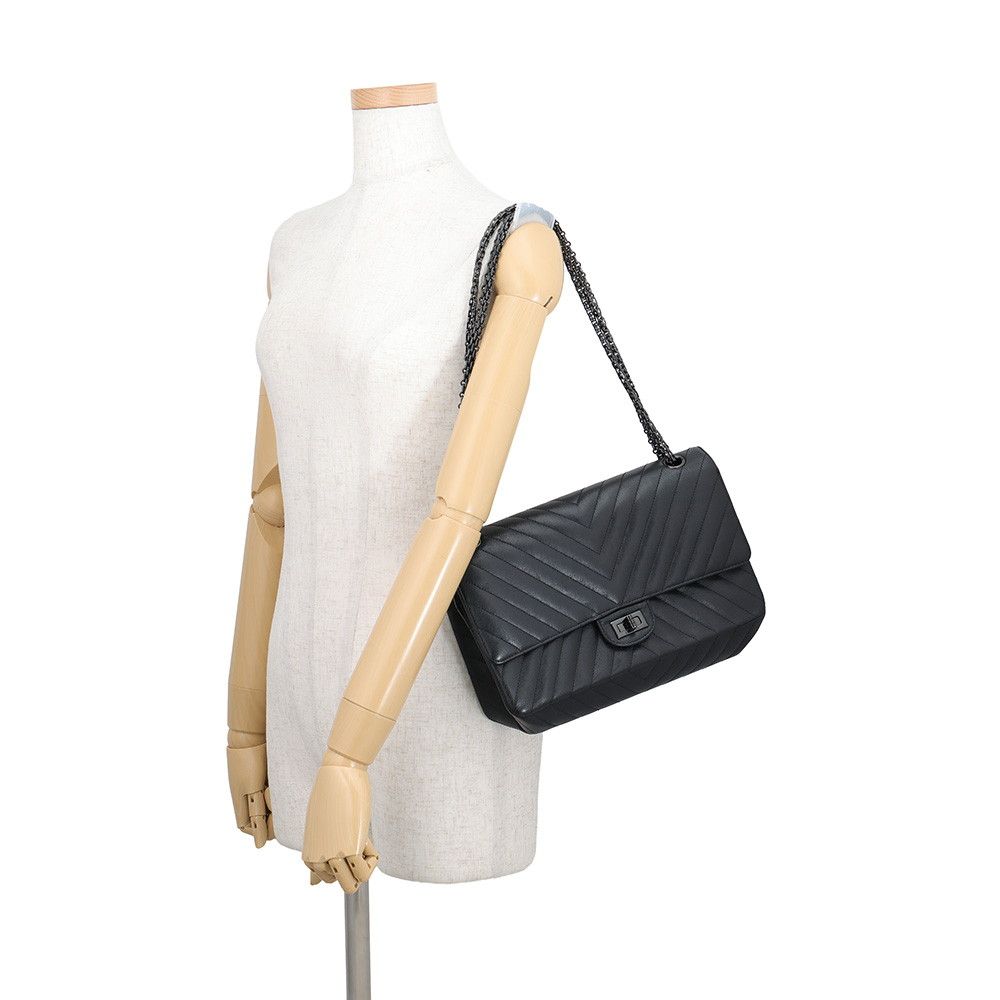 Chanel Chain Shoulder Bag 2.55 Chevron Aged Calfskin Black — view 4