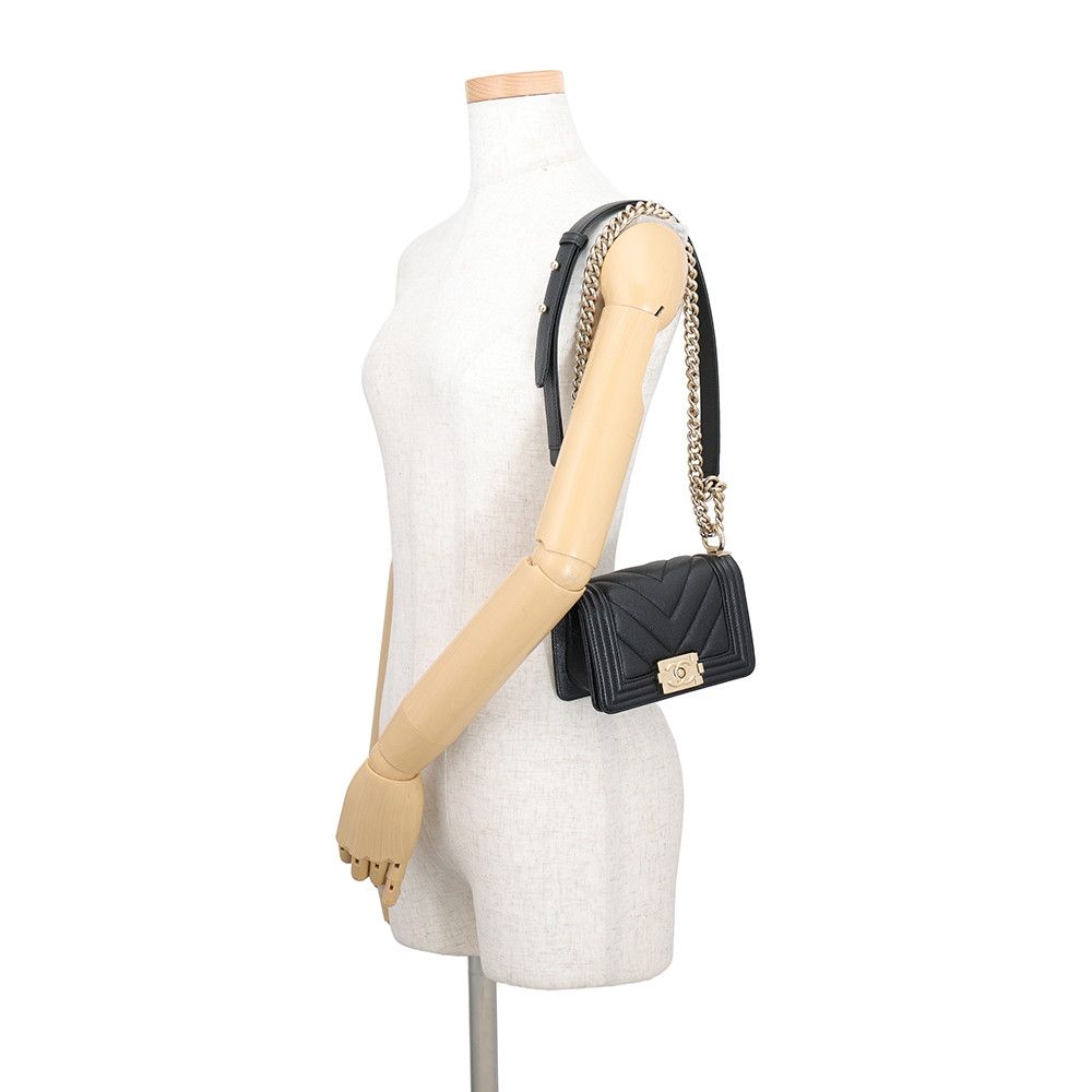 Chanel Chain Shoulder Bag Boy Chevron Caviar Leather Black — view 4
