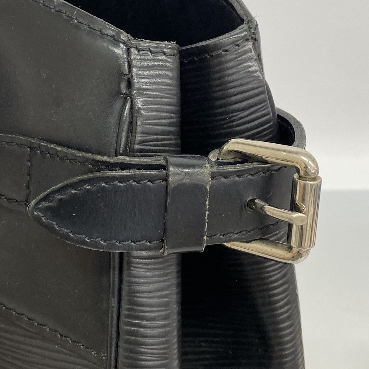 Louis Vuitton Handbag Epi Passy GM Noir — view 8
