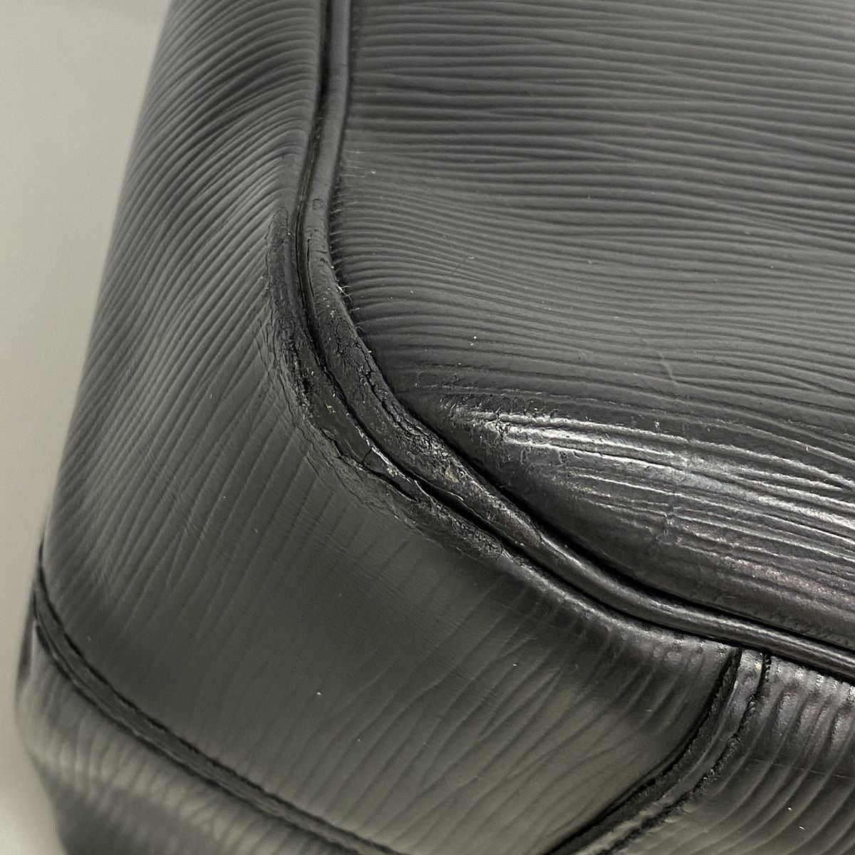 Louis Vuitton Handbag Epi Passy GM Noir — view 7