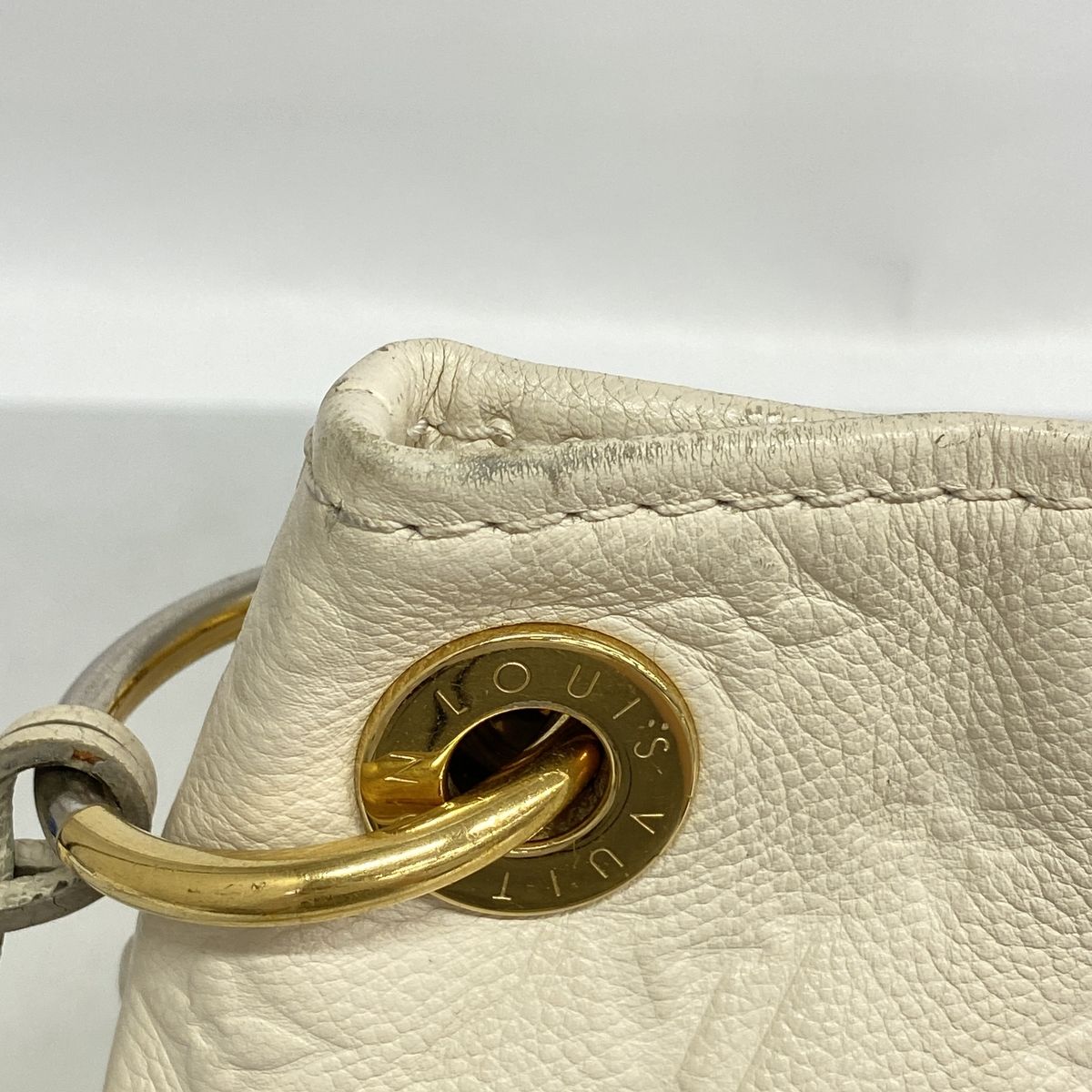 Louis Vuitton Shoulder Bag Monogram Empreinte Artsy MM Neige — view 8