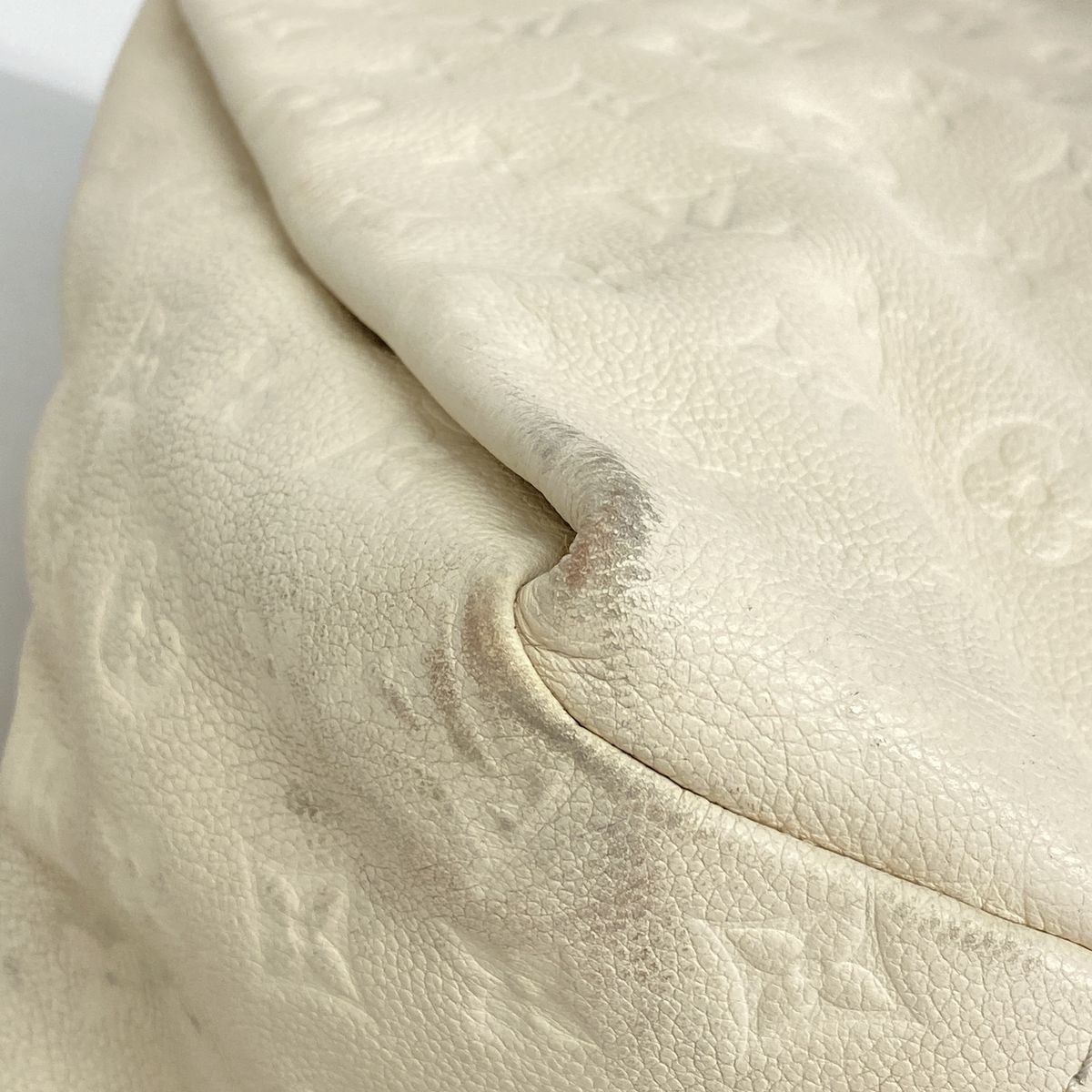Louis Vuitton Shoulder Bag Monogram Empreinte Artsy MM Neige — view 7