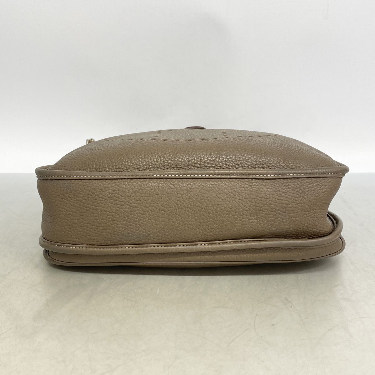 Hermes Shoulder Bag Evelyne Taurillon Clemence Etoupe Silver — view 3