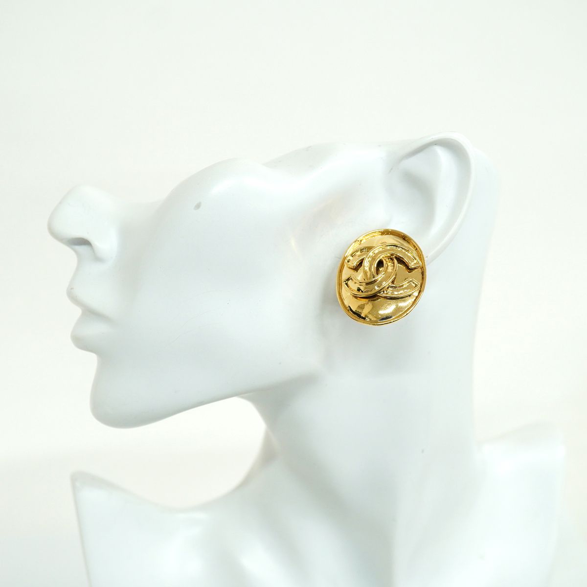 Chanel Earrings Vintage CC Logo Oval Gold Plated — view 5