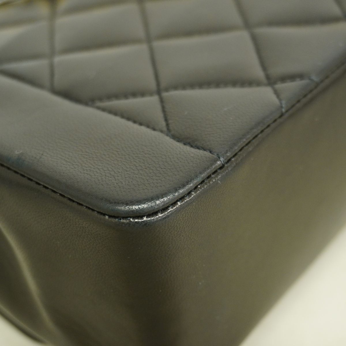 Chanel Shoulder Bag Diana Lambskin Black Gold — view 8