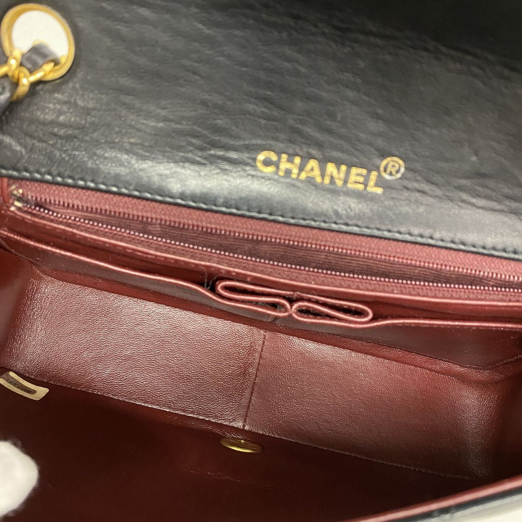Chanel Shoulder Bag Quilted Lambskin Black Gold — view 4