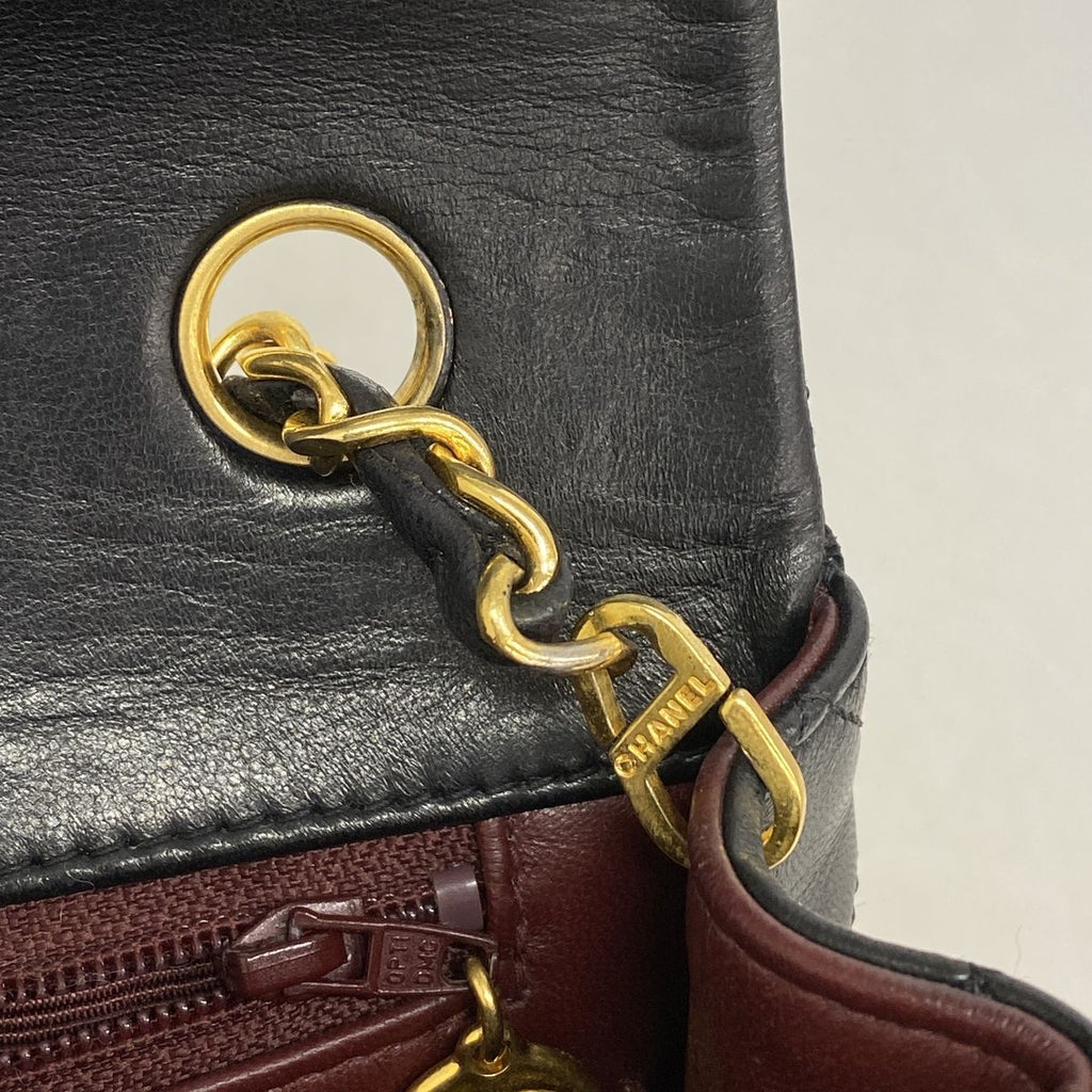 Chanel Shoulder Bag Quilted Lambskin Black Gold — view 8