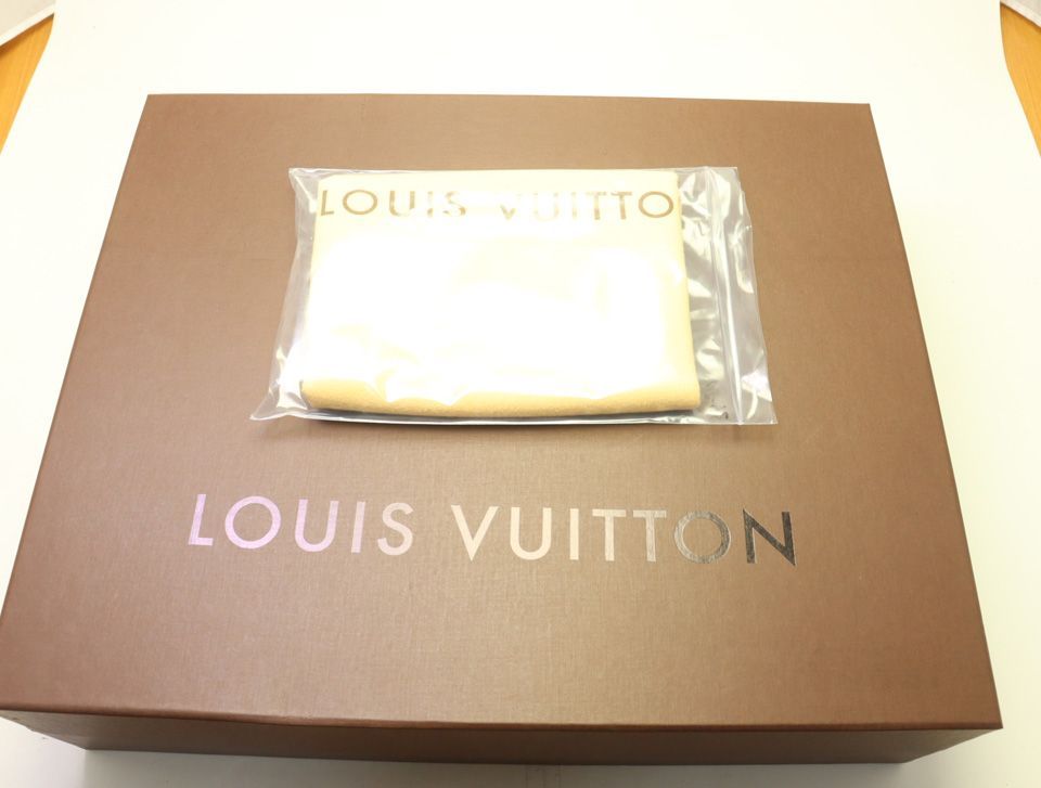 Louis Vuitton Daniel GM Damier Graphite Shoulder Bag — view 8