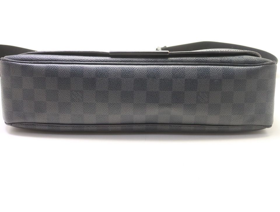 Louis Vuitton Daniel GM Damier Graphite Shoulder Bag — view 4