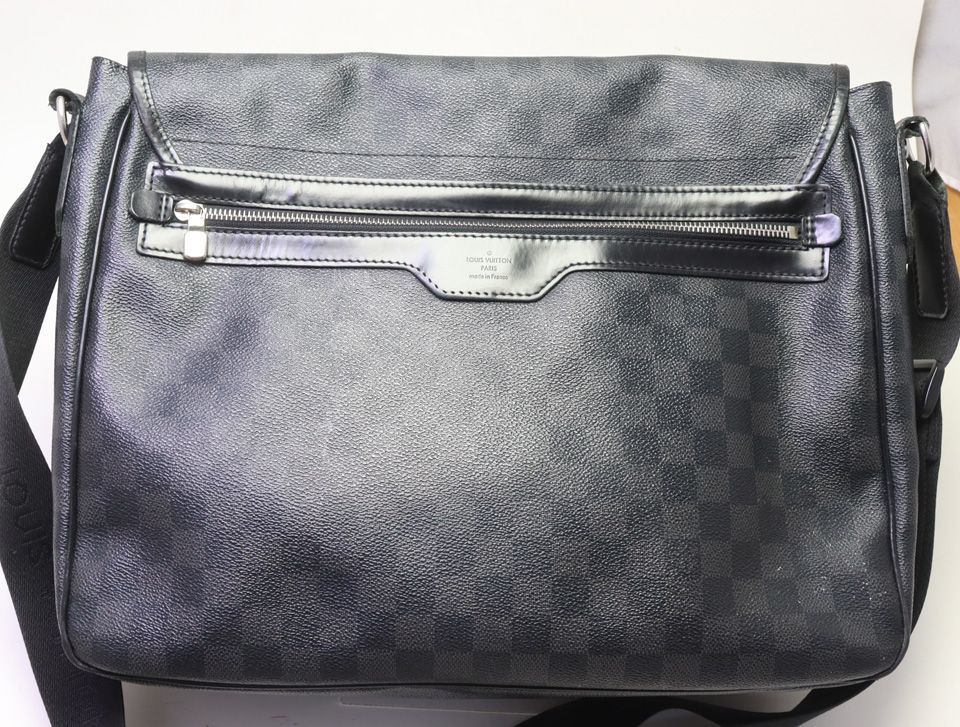 Louis Vuitton Daniel GM Damier Graphite Shoulder Bag — view 3