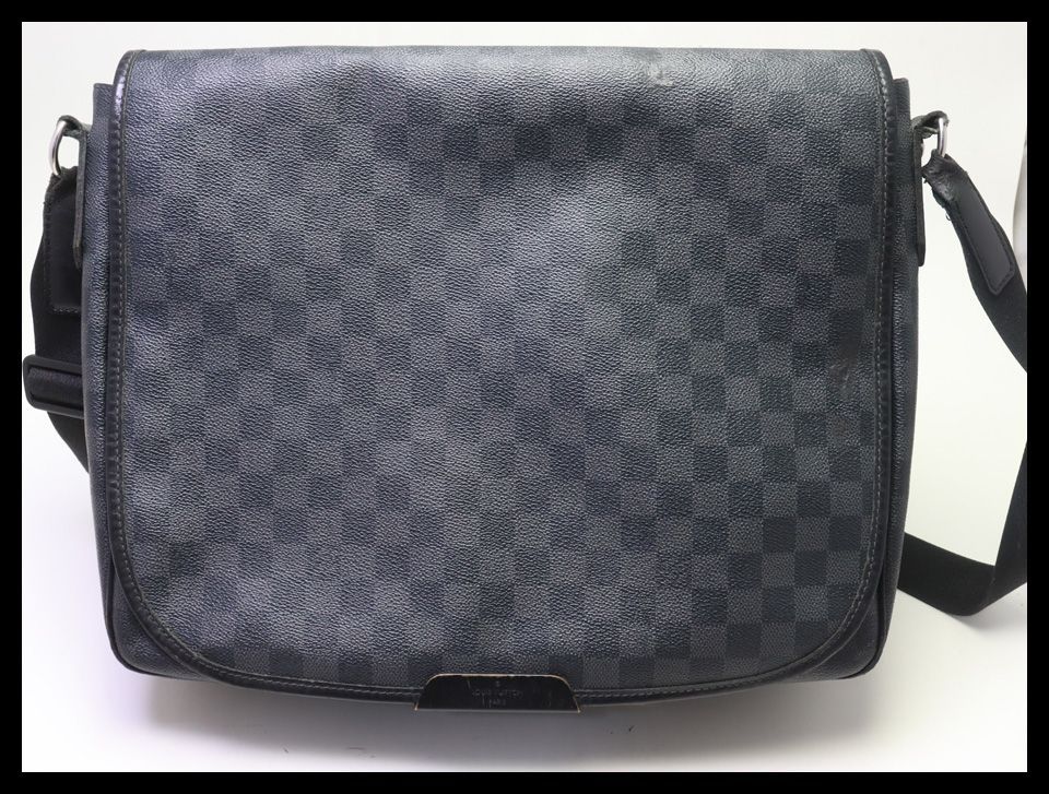 Louis Vuitton Daniel GM Damier Graphite Shoulder Bag — view 2