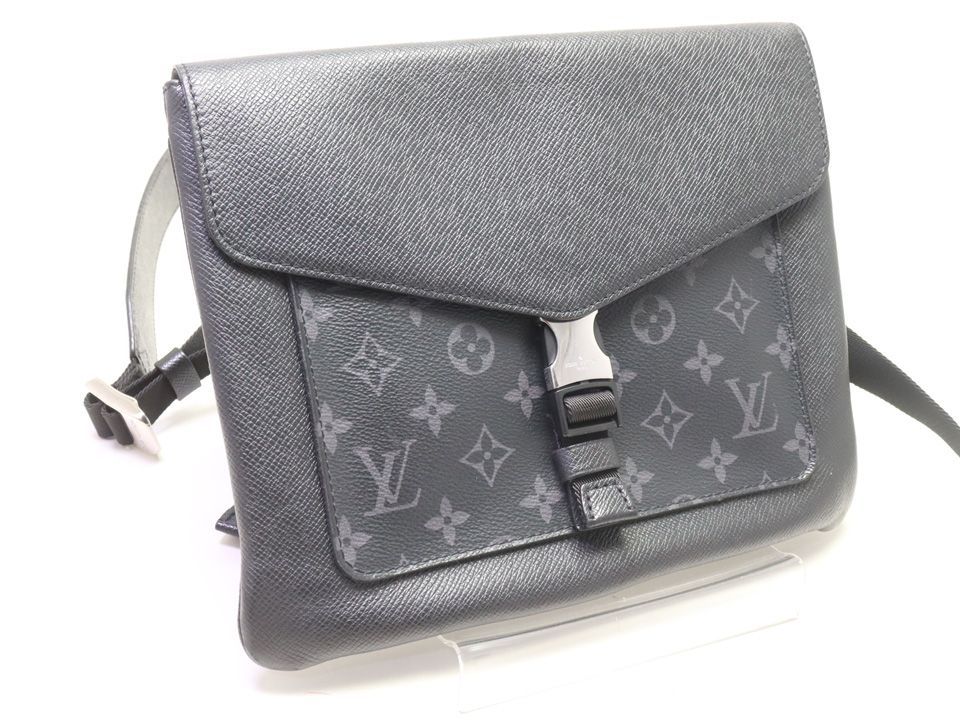 Louis Vuitton Taigarama Flap Messenger Shoulder Bag — view 4