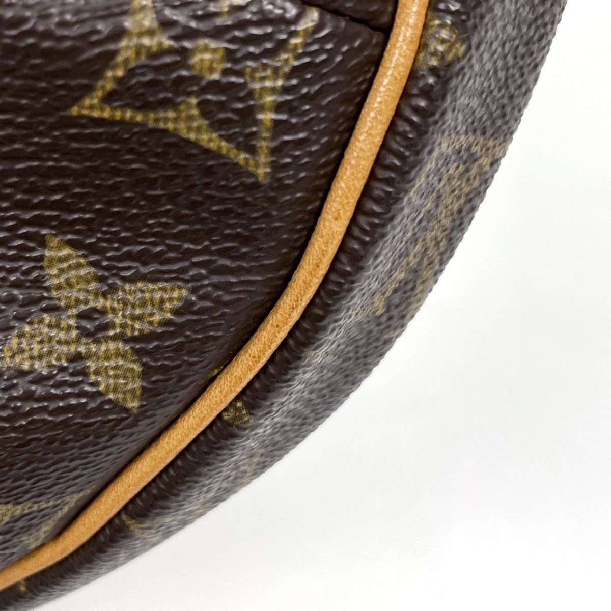 Louis Vuitton Croissant MM Shoulder Bag Monogram Brown — view 3