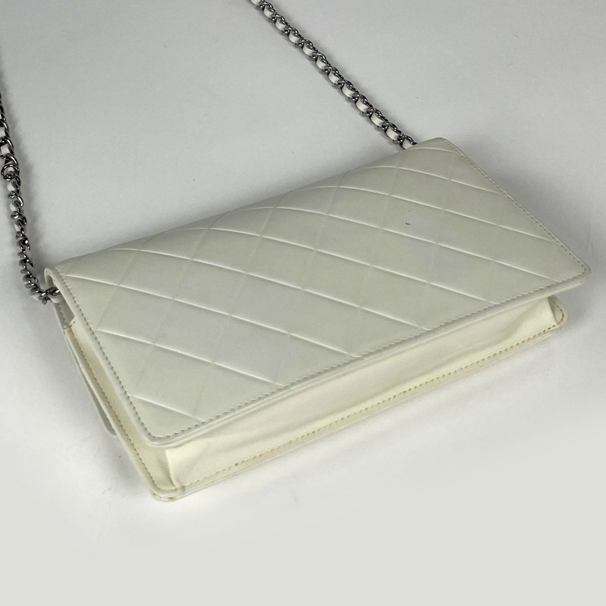 Chanel Shoulder Bag Chain Wallet Leather White — view 2