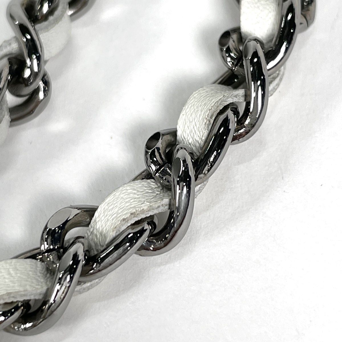 Chanel Shoulder Bag Chain Wallet Leather White — view 5