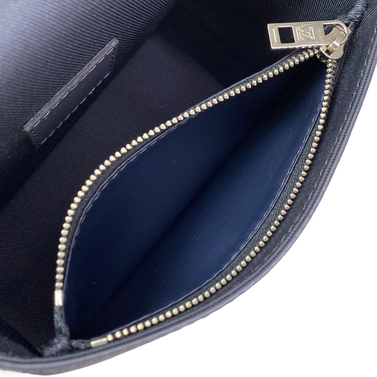 Louis Vuitton Wallet LV Aerogram Fast Line Wearable Blue Marine on Chain — view 5