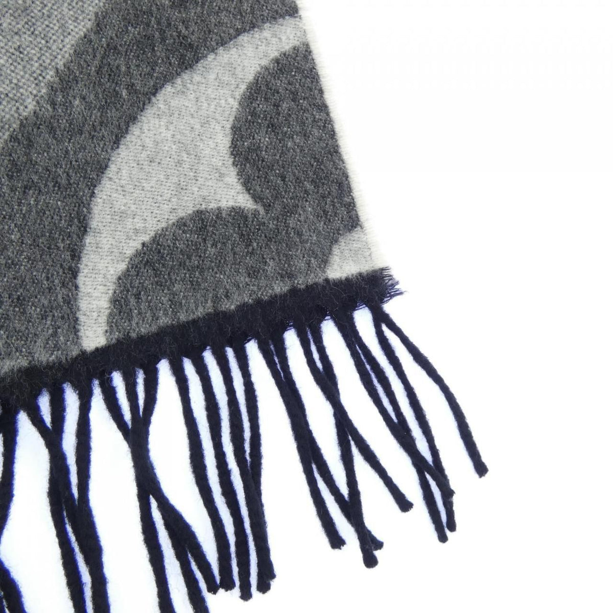 Louis Vuitton Echarpe Scarf — view 2