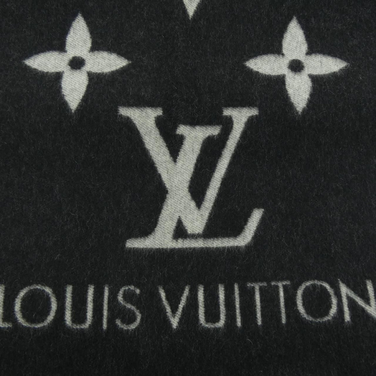 Louis Vuitton Reykjavik Scarf — view 4