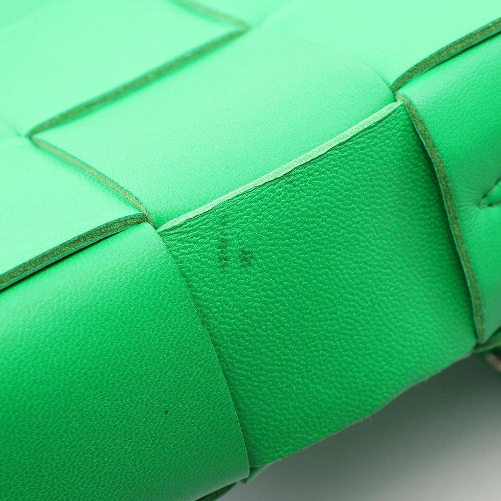 Bottega Veneta Shoulder Bag Cassette Crossbody Maxi Intrecciato Green Leather — view 7