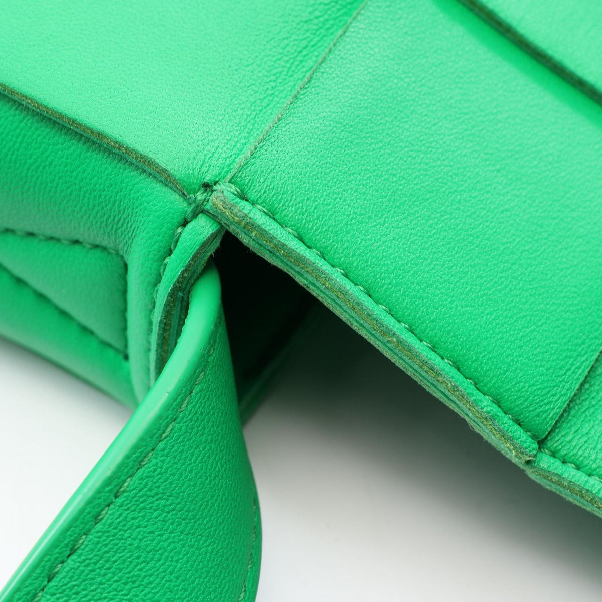 Bottega Veneta Shoulder Bag Cassette Crossbody Maxi Intrecciato Green Leather — view 5