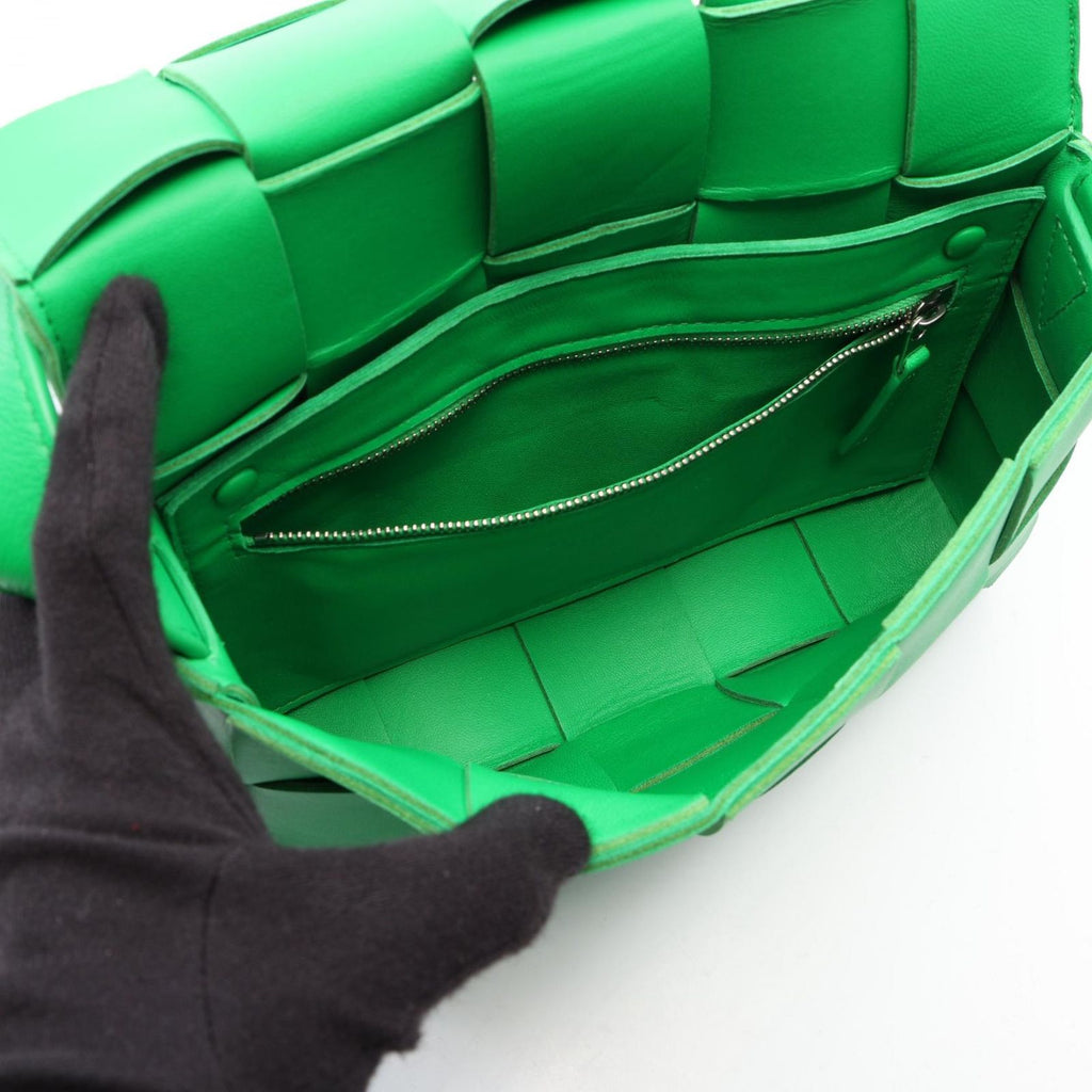 Bottega Veneta Shoulder Bag Cassette Crossbody Maxi Intrecciato Green Leather — view 3