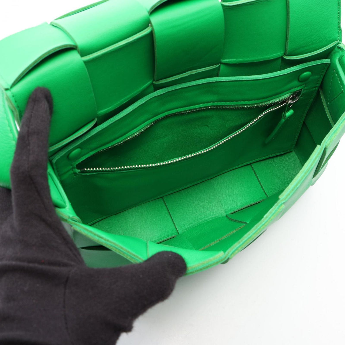 Bottega Veneta Shoulder Bag Cassette Crossbody Maxi Intrecciato Green Leather — view 3