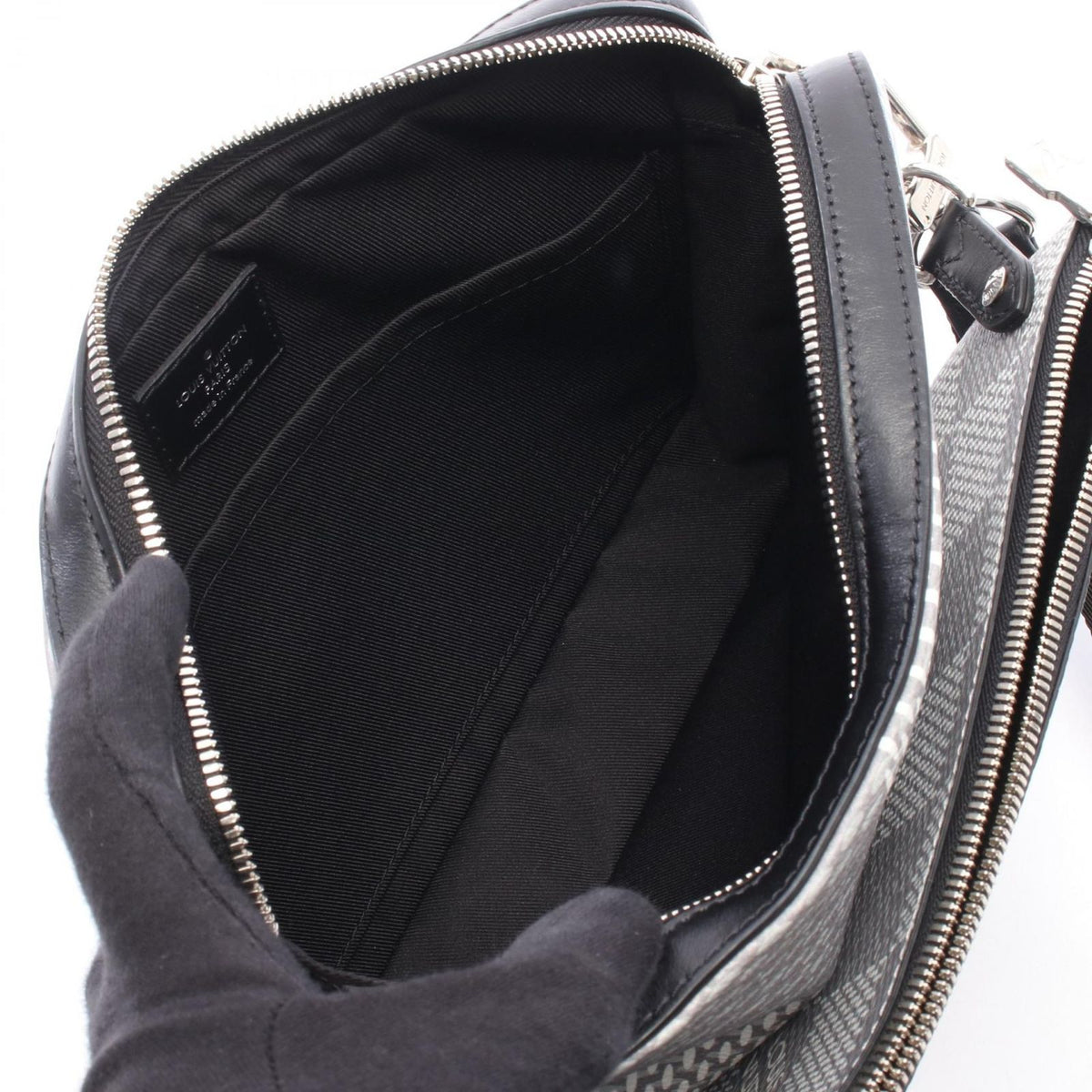 Louis Vuitton Shoulder Bag Trio Messenger Antarctica Leather — view 3