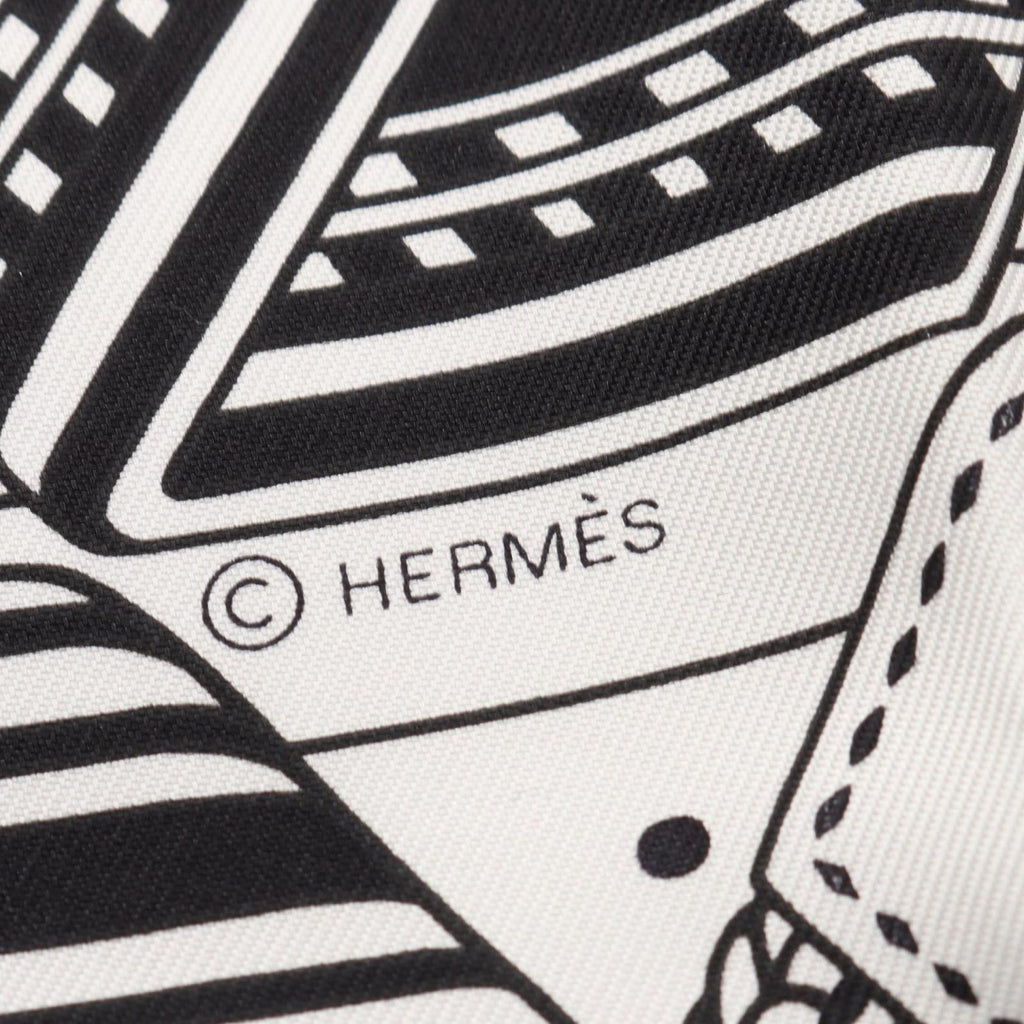 Hermes Scarf Carre 55 Sangles en Zigzag Silk — view 2
