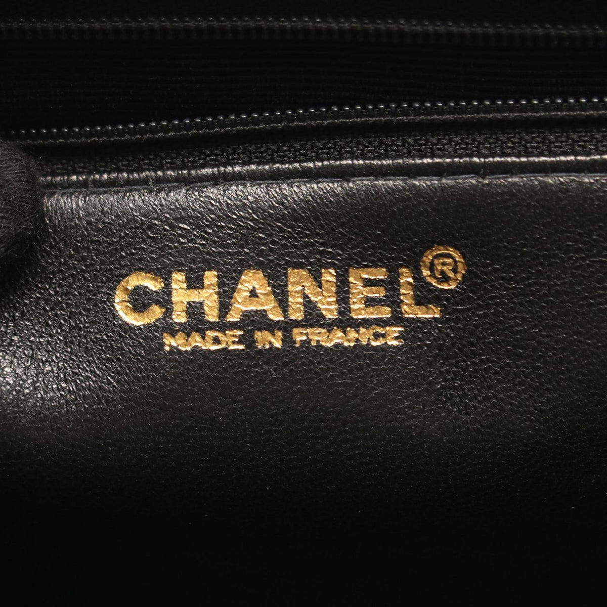 Chanel Tote Bag 2.55 White Black Caviar Leather — view 4