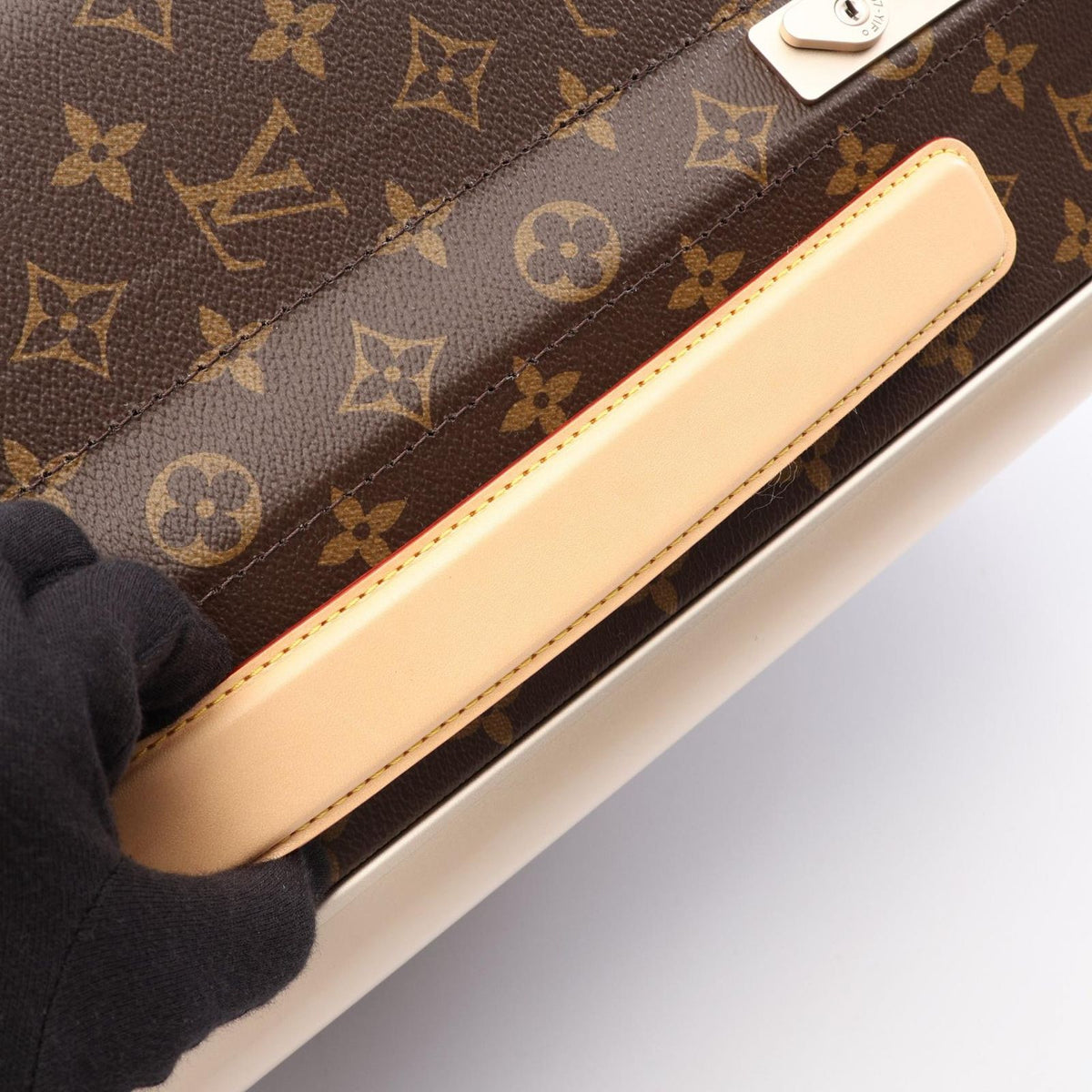 Louis Vuitton Travel Bag Horizon 55 Leather — view 5