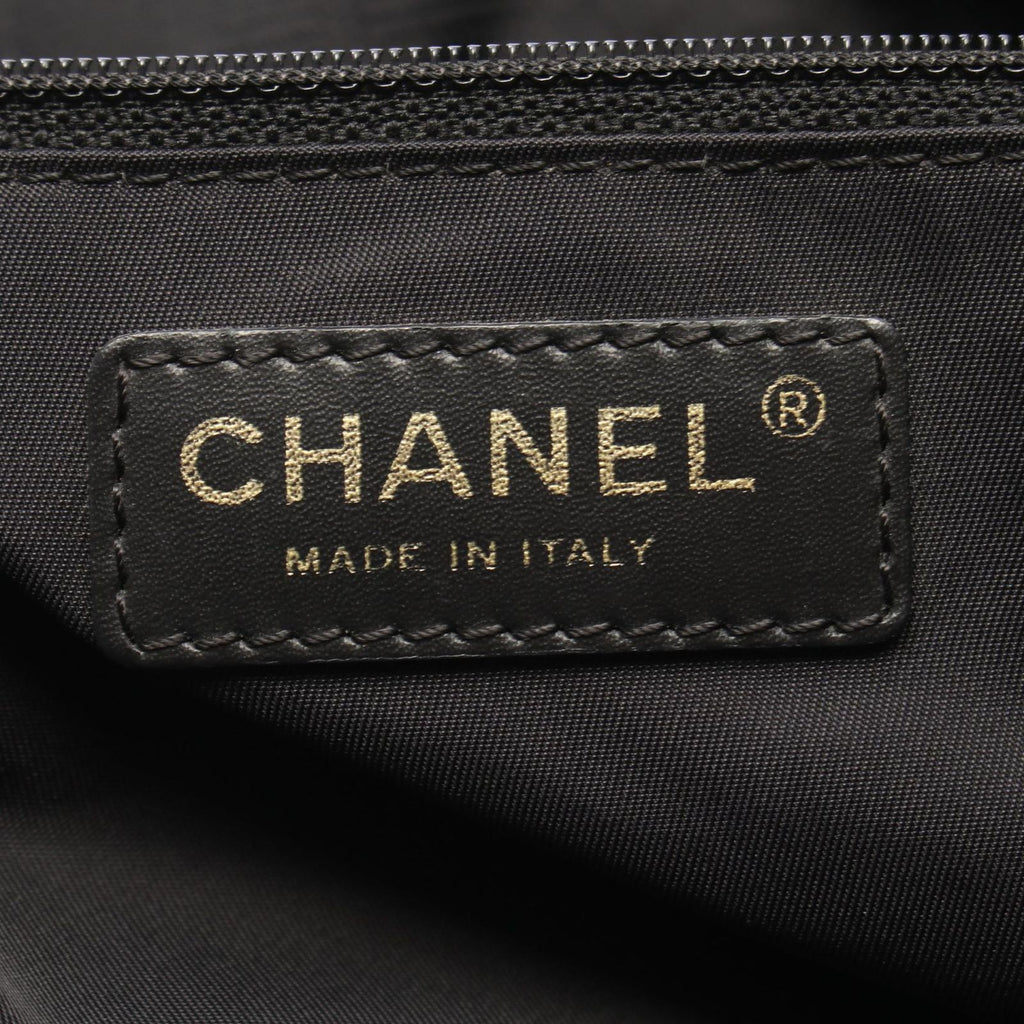 Chanel Tote Bag New Travel Line MM Black Leather MM — view 4