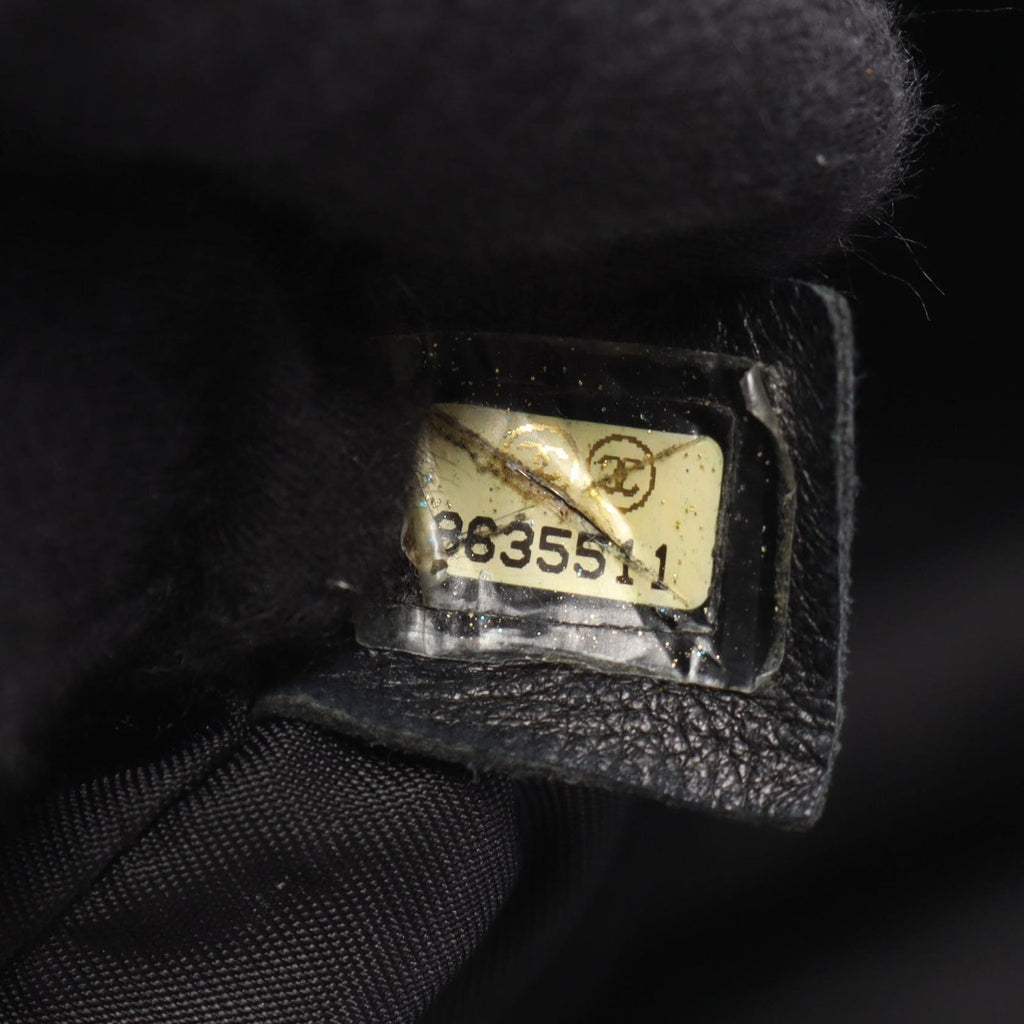 Chanel Tote Bag New Travel Line MM Black Leather MM — view 5
