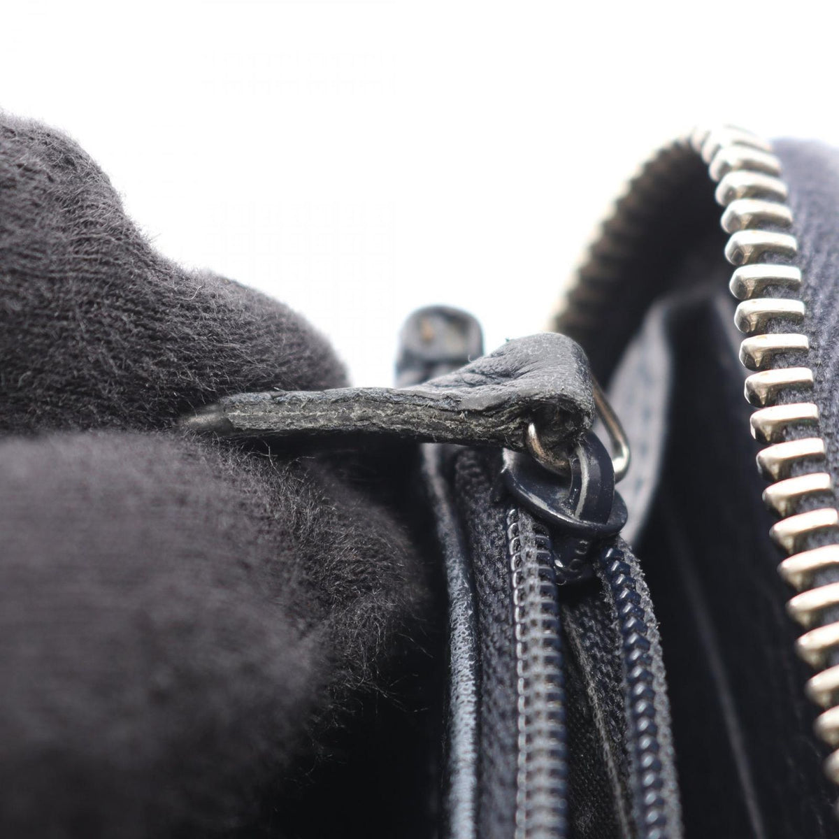 Gucci Round Wallet GG Metal Navy Leather — view 6