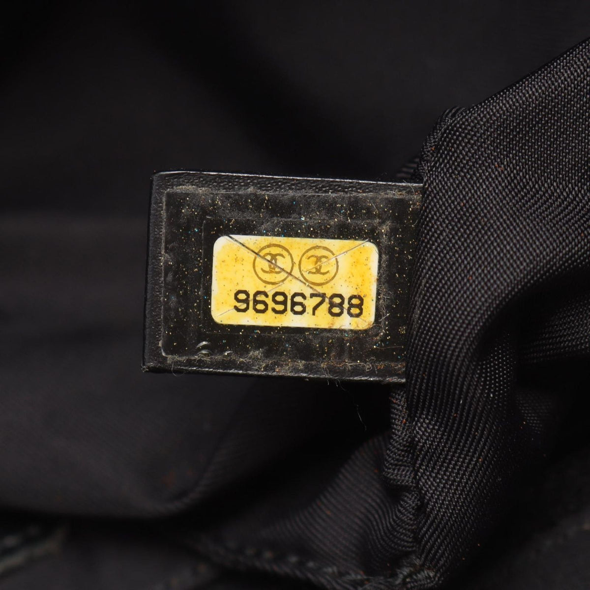 Chanel Tote Bag New Travel Line MM Black Leather MM — view 5