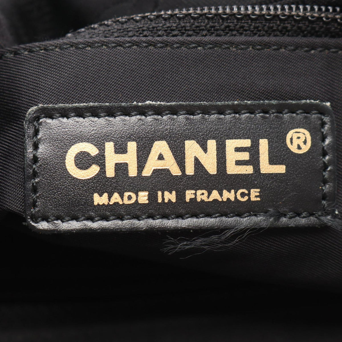 Chanel Tote Bag New Travel Line MM Black Leather MM — view 4