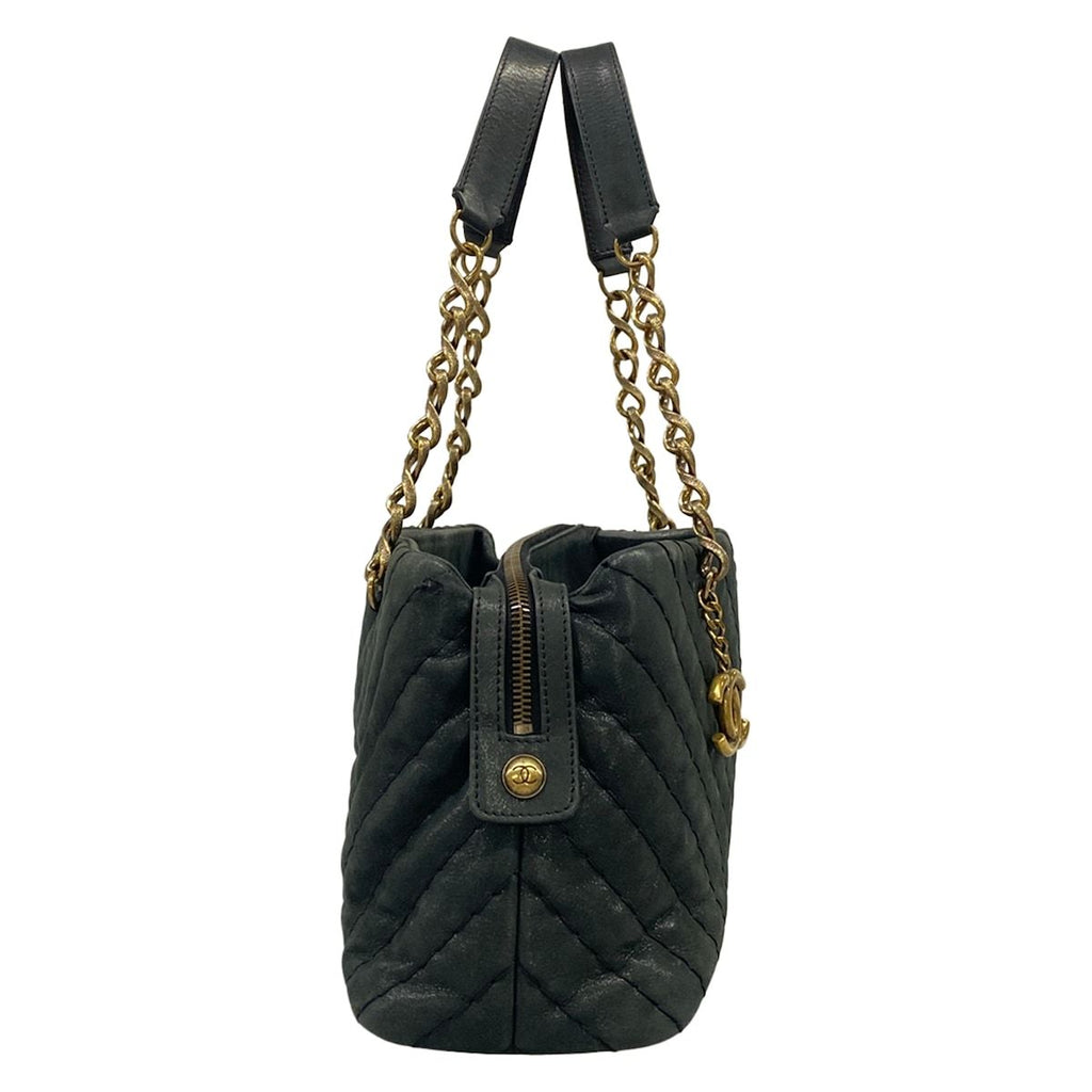 Chanel Tote Bag V-stitch Navy Chain Shoulder Vintage Gold Leather — view 2