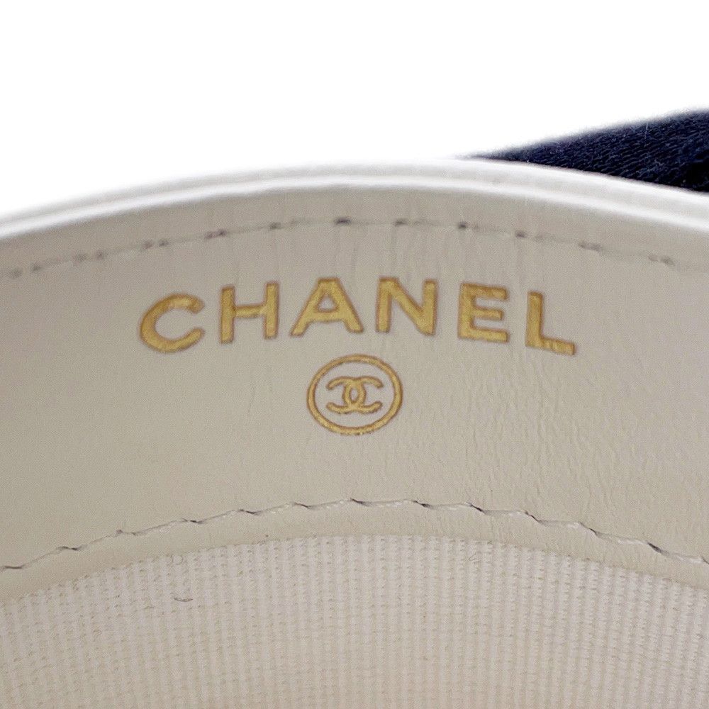 Chanel Card Case 24/ Metiers D'art Collection CC Logo Caviar Leather White — view 7