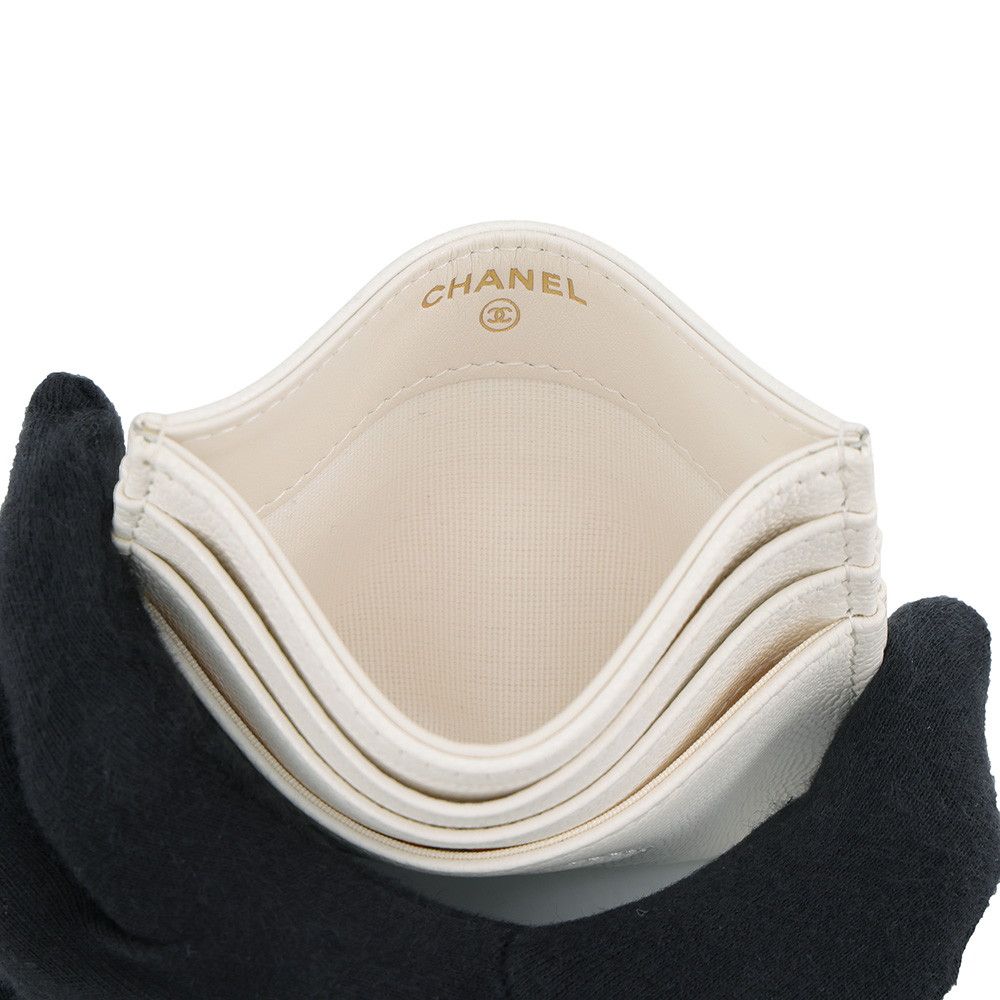 Chanel Card Case 24/ Metiers D'art Collection CC Logo Caviar Leather White — view 4