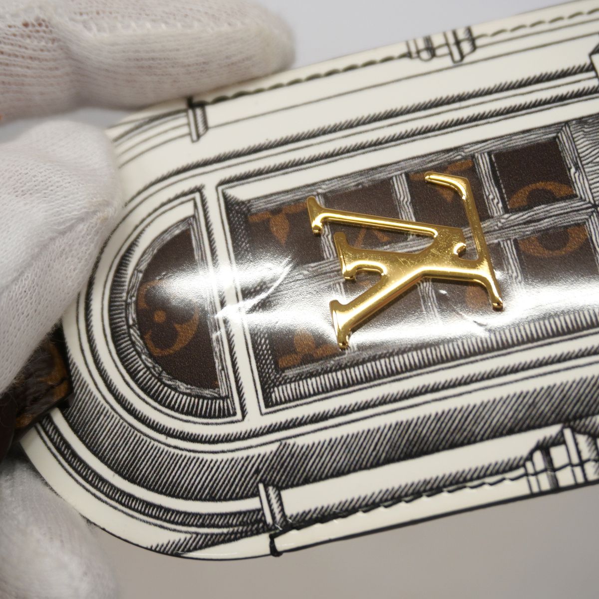 Louis Vuitton Key Holder Charm Monogram Porte Cles Tagarchitetura White Brown — view 5