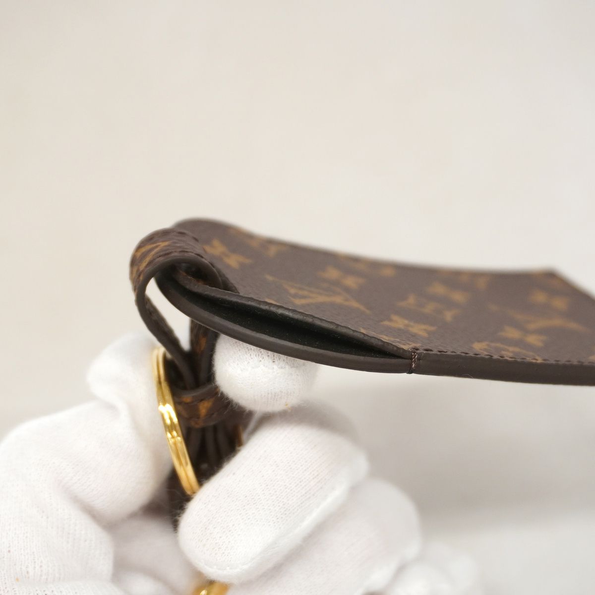 Louis Vuitton Key Holder Charm Monogram Porte Cles Tagarchitetura White Brown — view 4