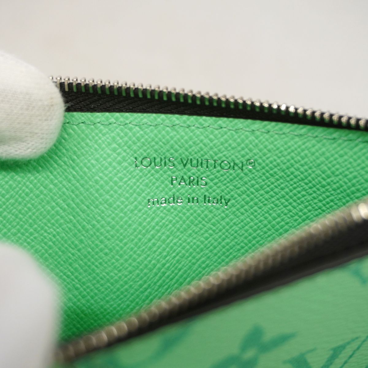 Louis Vuitton Taigarama Coin Card Holder Minty Green — view 4